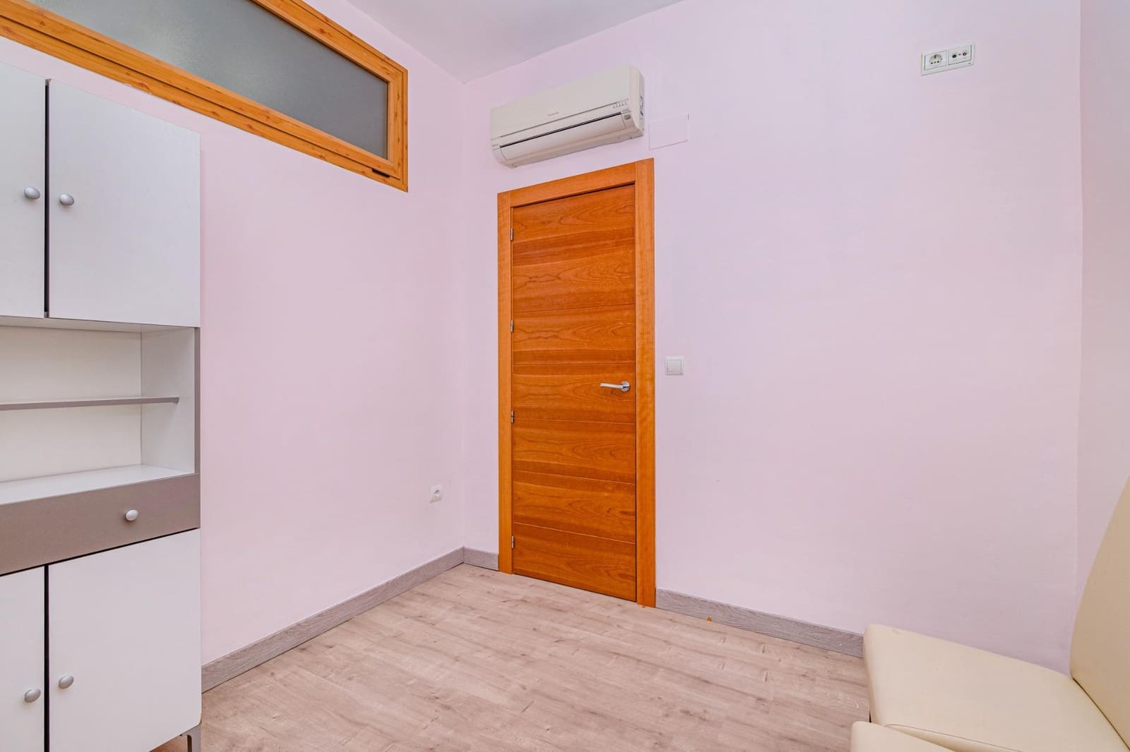 6 bedroom Terraced Villa for sale in Granada city - € 385,000 (Ref: 9814467)