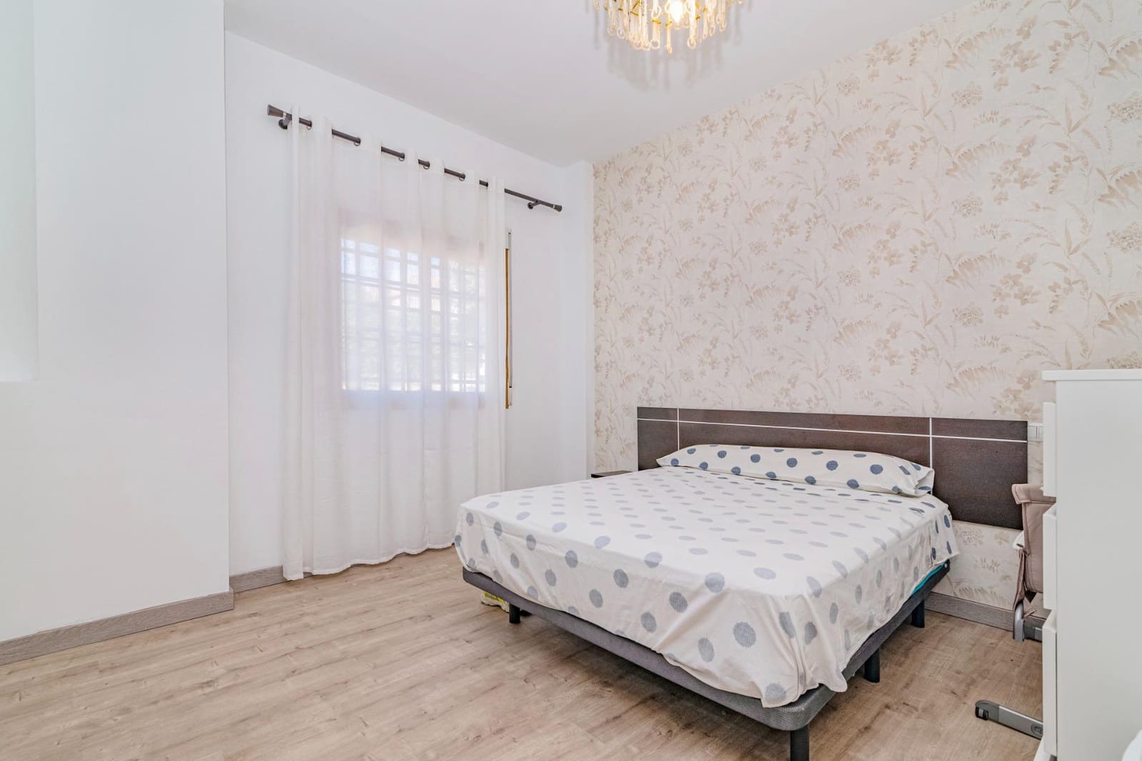 6 bedroom Terraced Villa for sale in Granada city - € 385,000 (Ref: 9814467)