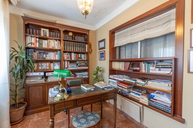 5 soveværelse Lejlighed til salg i Centro, Granada by - € 395.000 (Ref: 9814468)
