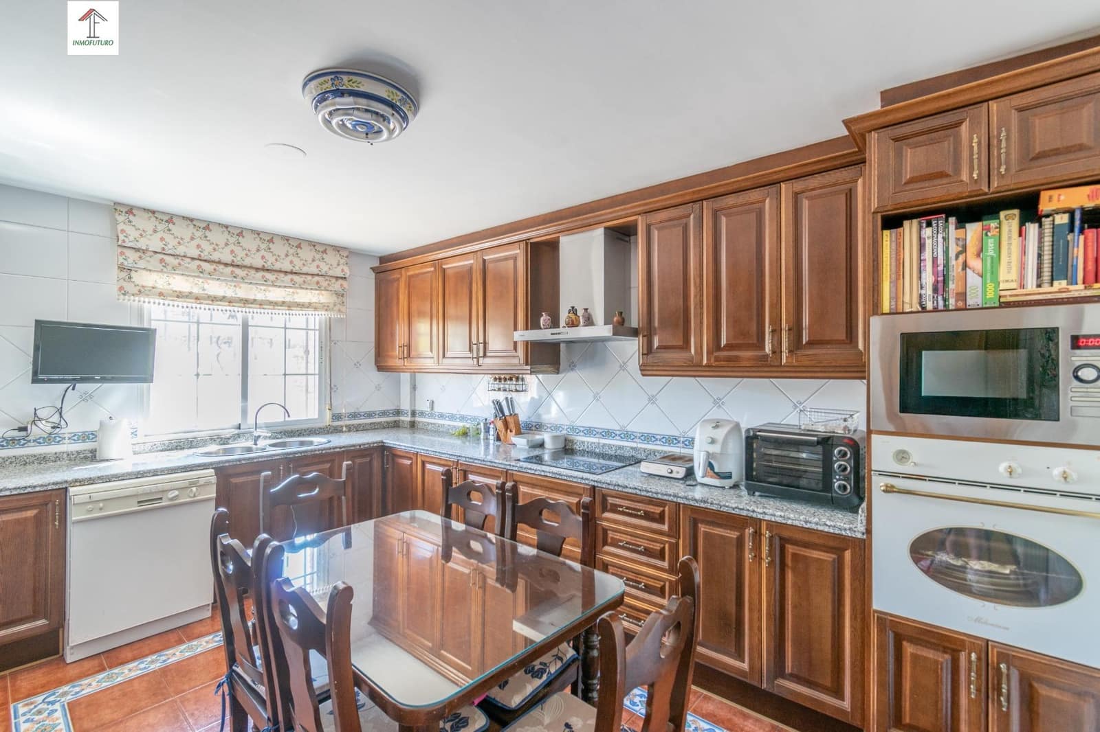Chalet de 4 habitaciones en La Zubia en venta con piscina garaje - 380.000 € (Ref: 9814469)