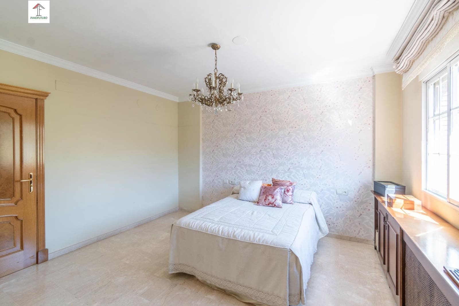 Chalet de 4 habitaciones en La Zubia en venta con piscina garaje - 380.000 € (Ref: 9814469)
