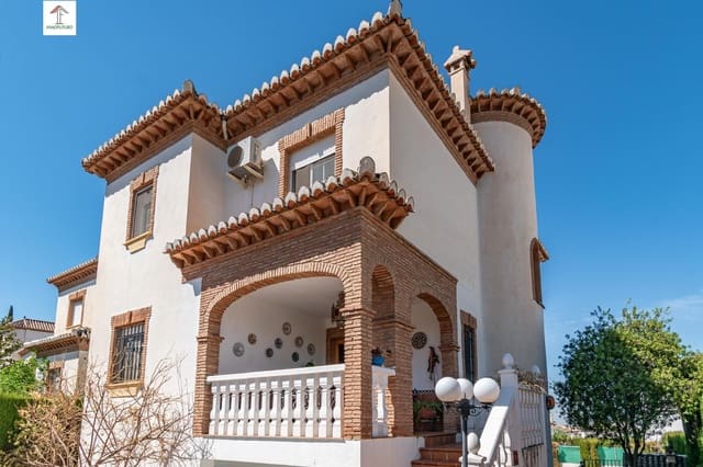 Chalet de 4 habitaciones en La Zubia en venta con piscina garaje - 380.000 € (Ref: 9814469)