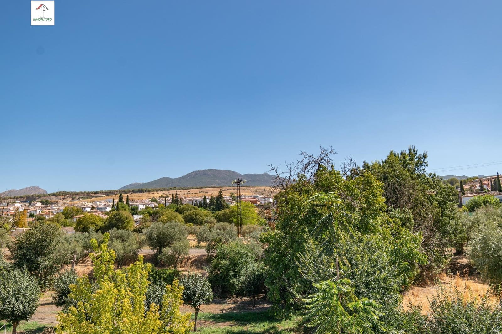 Chalet de 4 habitaciones en La Zubia en venta con piscina garaje - 380.000 € (Ref: 9814469)