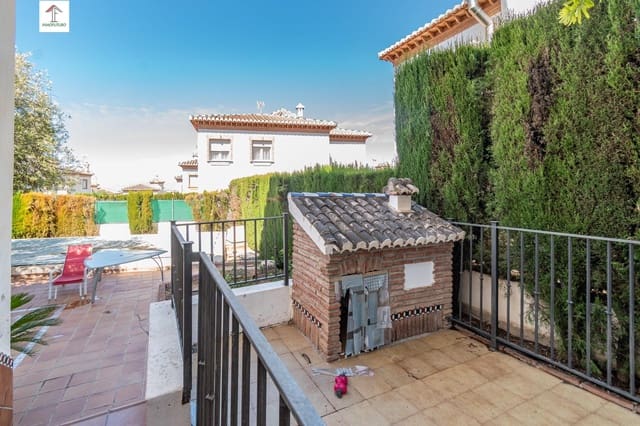Chalet de 4 habitaciones en La Zubia en venta con piscina garaje - 380.000 € (Ref: 9814469)