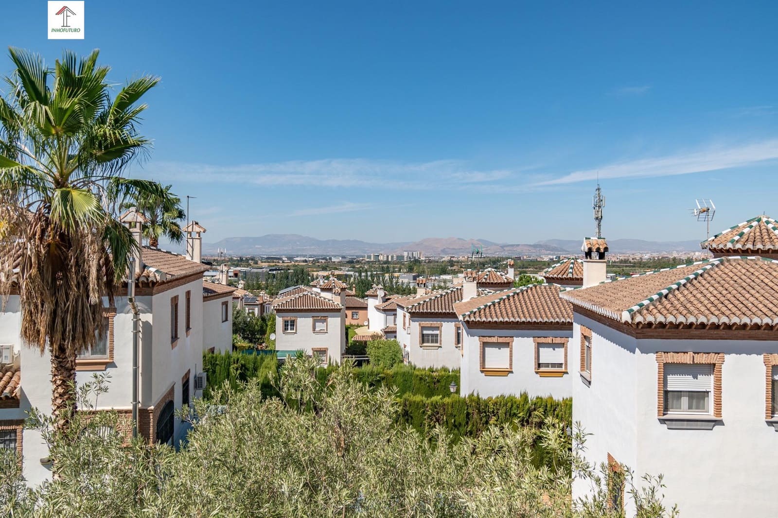 Chalet de 4 habitaciones en La Zubia en venta con piscina garaje - 380.000 € (Ref: 9814469)