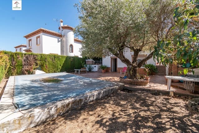 Chalet de 4 habitaciones en La Zubia en venta con piscina garaje - 380.000 € (Ref: 9814469)
