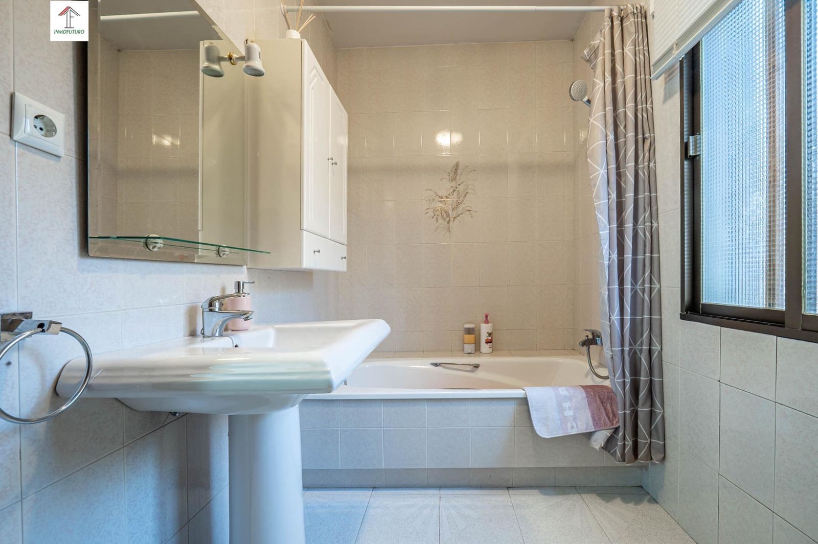 4 camera da letto Villetta Bifamiliare in vendita in Huetor Vega con piscina - 315.000 € (Rif: 9814470)