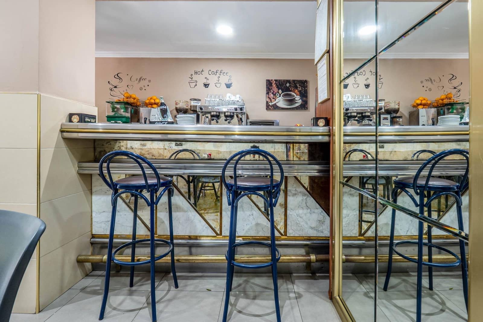 Business for sale in Granada city - € 170,000 (Ref: 9814471)
