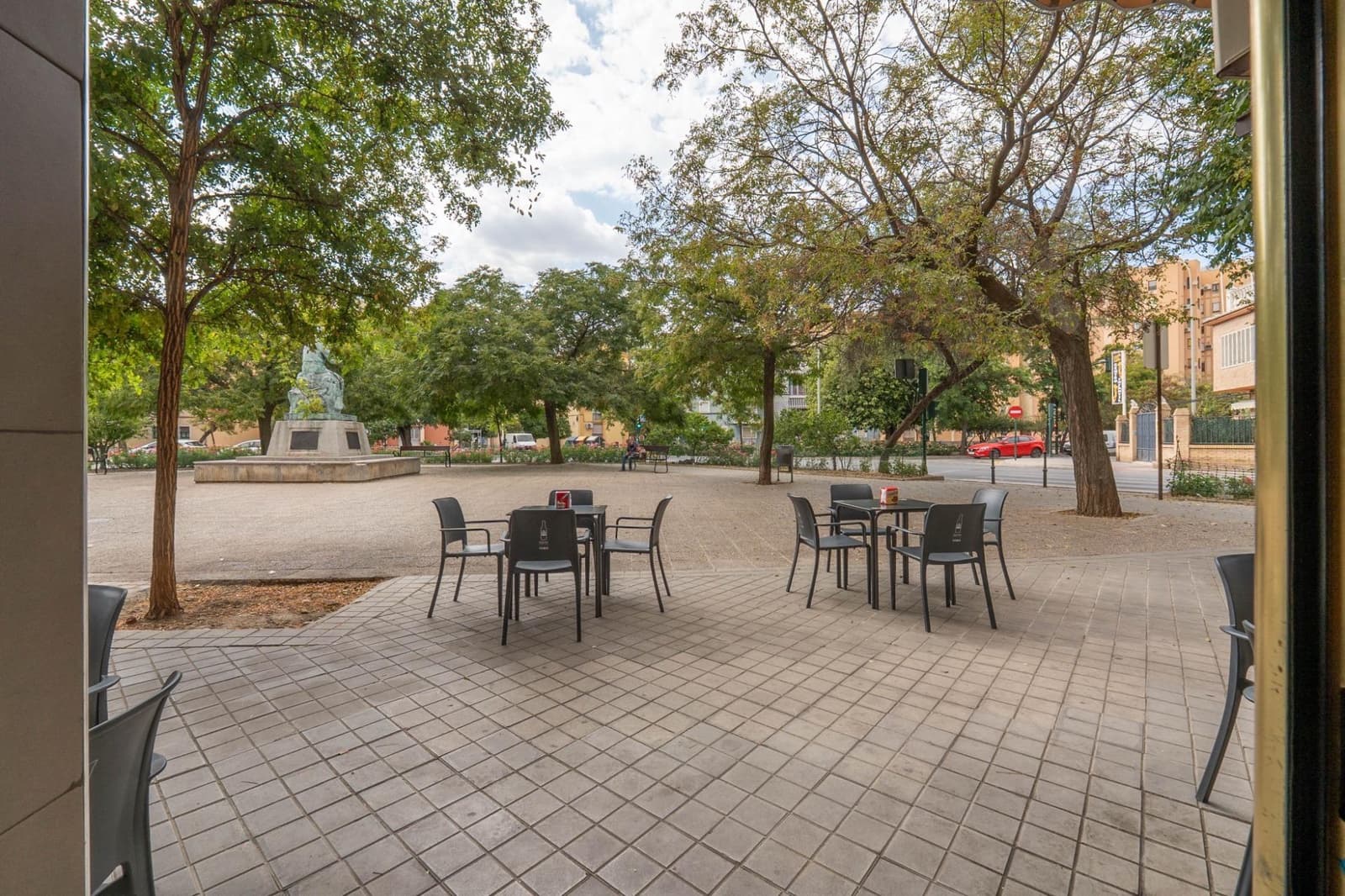 Business for sale in Granada city - € 170,000 (Ref: 9814471)