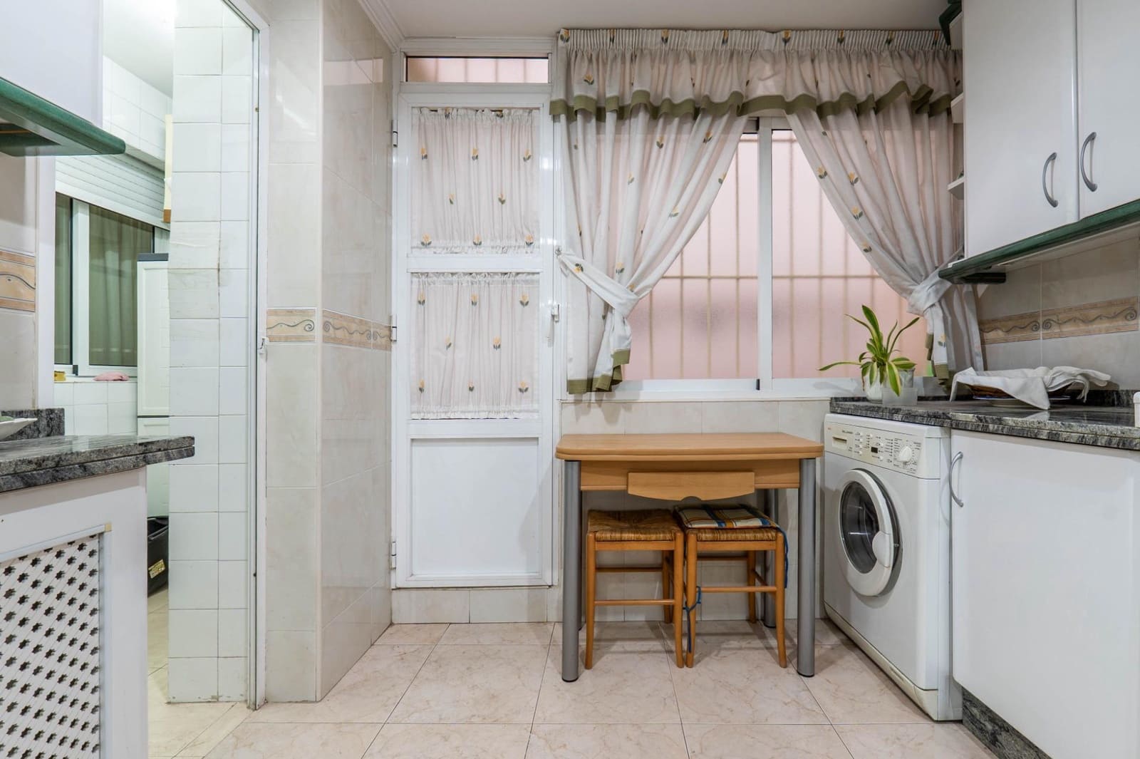 3 soveværelse Lejlighed til salg i Granada by - € 390.000 (Ref: 9814473)