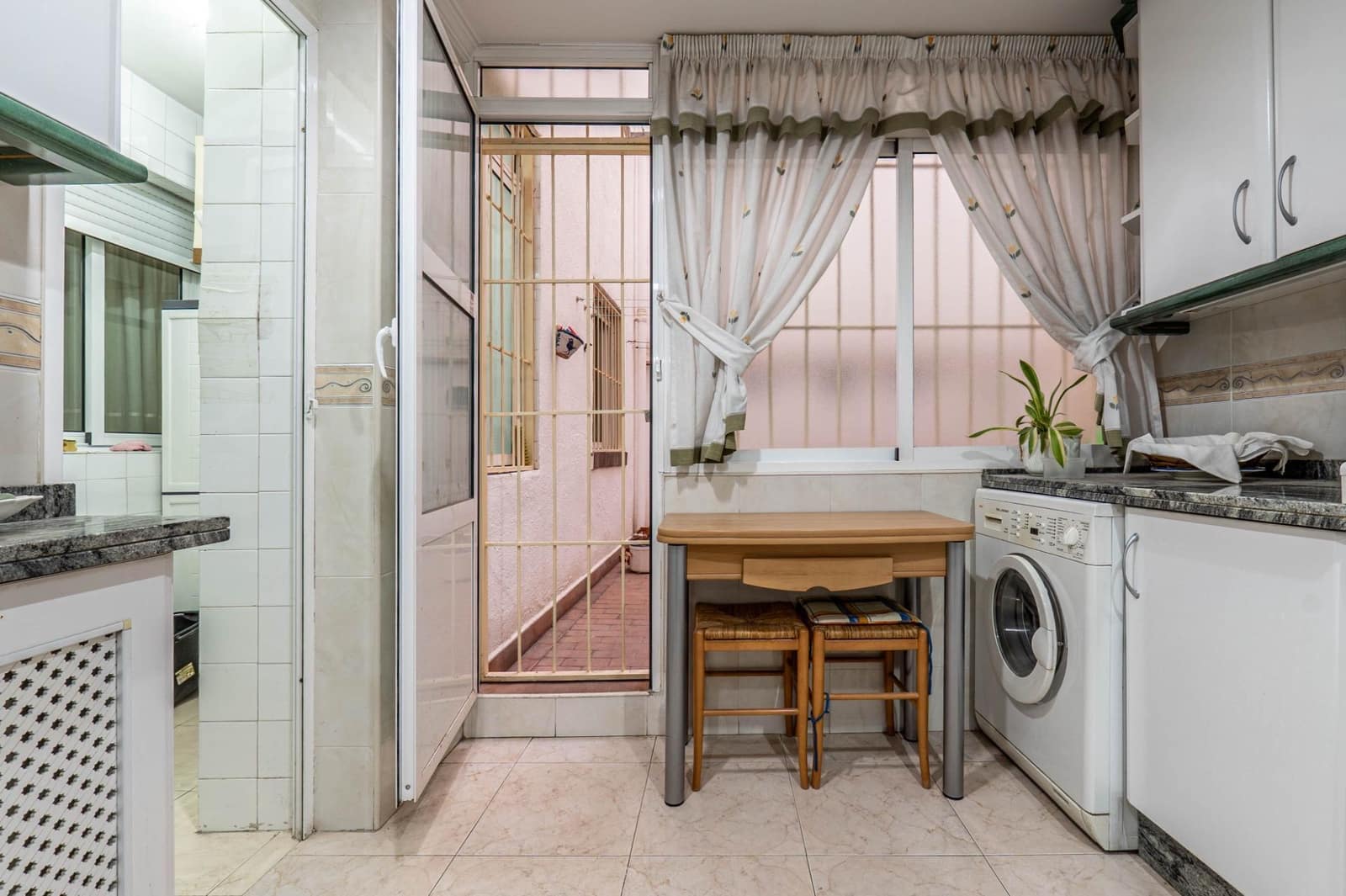 3 soveværelse Lejlighed til salg i Granada by - € 390.000 (Ref: 9814473)