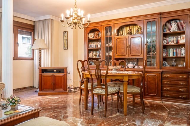 3 soveværelse Lejlighed til salg i Centro, Granada by - € 390.000 (Ref: 9814473)