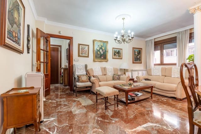 3 soveværelse Lejlighed til salg i Centro, Granada by - € 390.000 (Ref: 9814473)