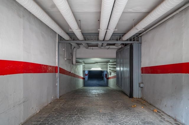 Garage til salg i Granada by - € 45.000 (Ref: 9814474)