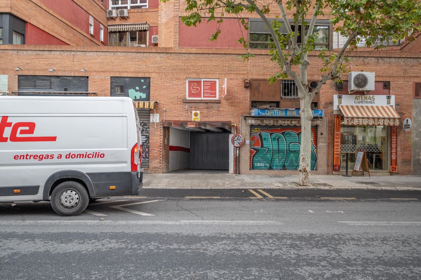 Garage for sale in Granada city - € 45,000 (Ref: 9814474)