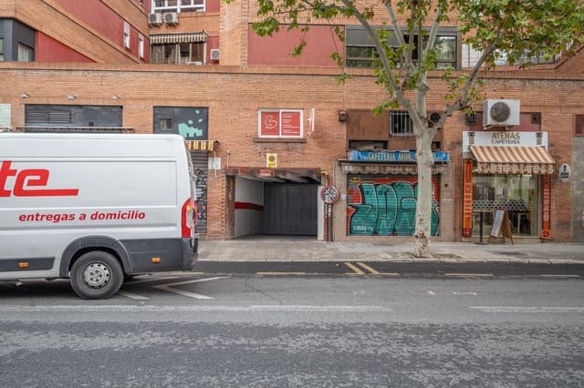 Garage til salg i Granada by - € 45.000 (Ref: 9814474)