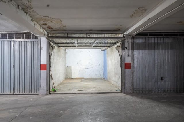 Garage til salg i Granada by - € 45.000 (Ref: 9814474)