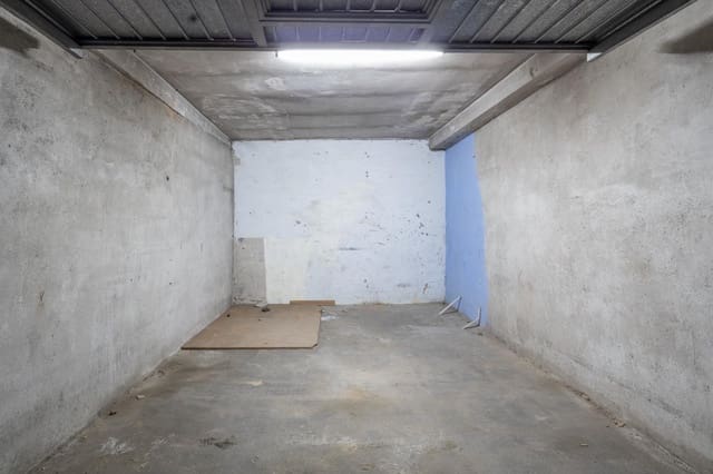Garage til salg i Granada by - € 45.000 (Ref: 9814474)