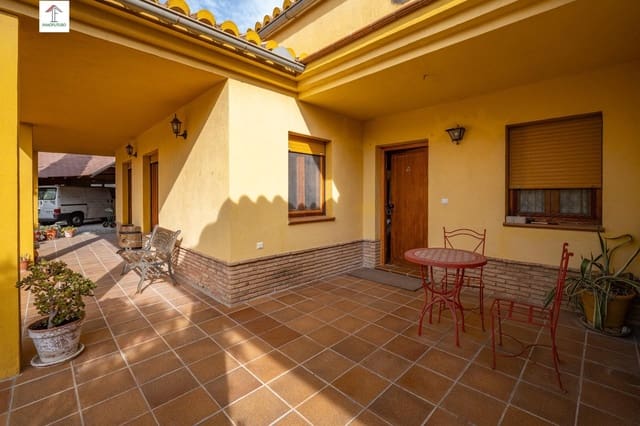 Chalet de 7 habitaciones en Alhendín en venta con piscina garaje - 599.000 € (Ref: 9814478)