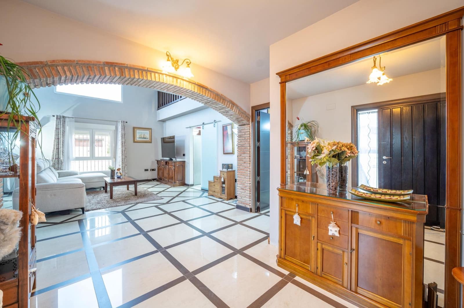 6 bedroom Villa for sale in Otura with pool garage - € 444,990 (Ref: 9814480)