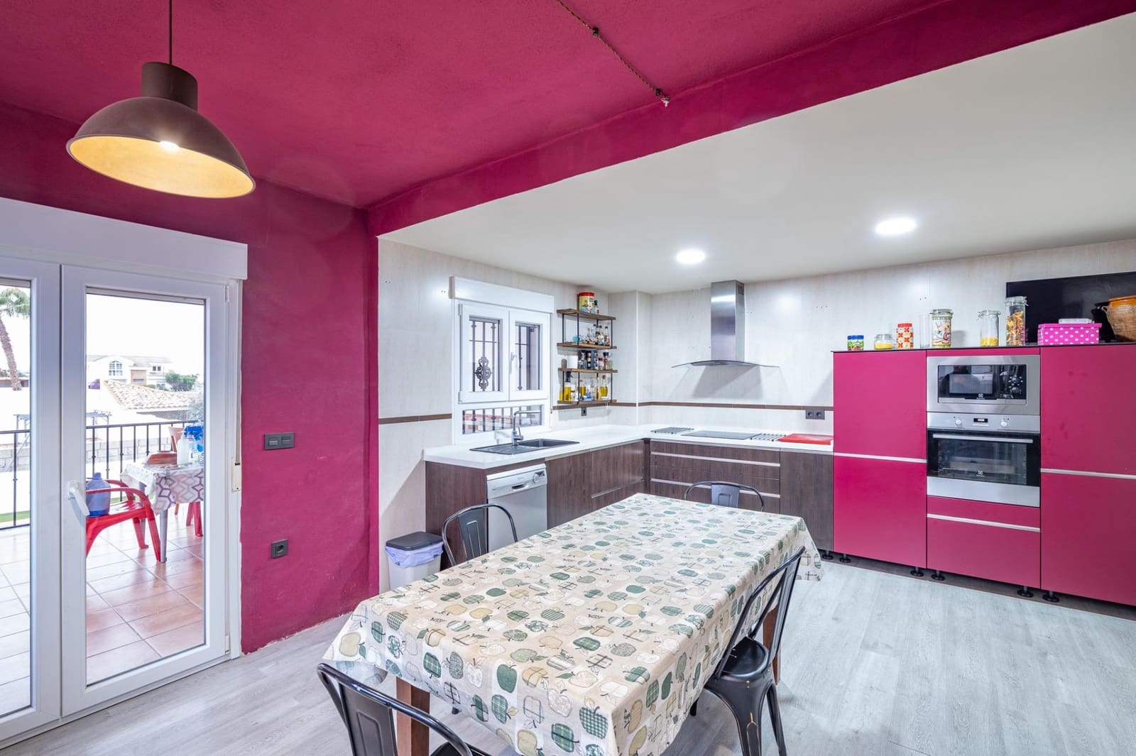 6 bedroom Villa for sale in Otura with pool garage - € 444,990 (Ref: 9814480)