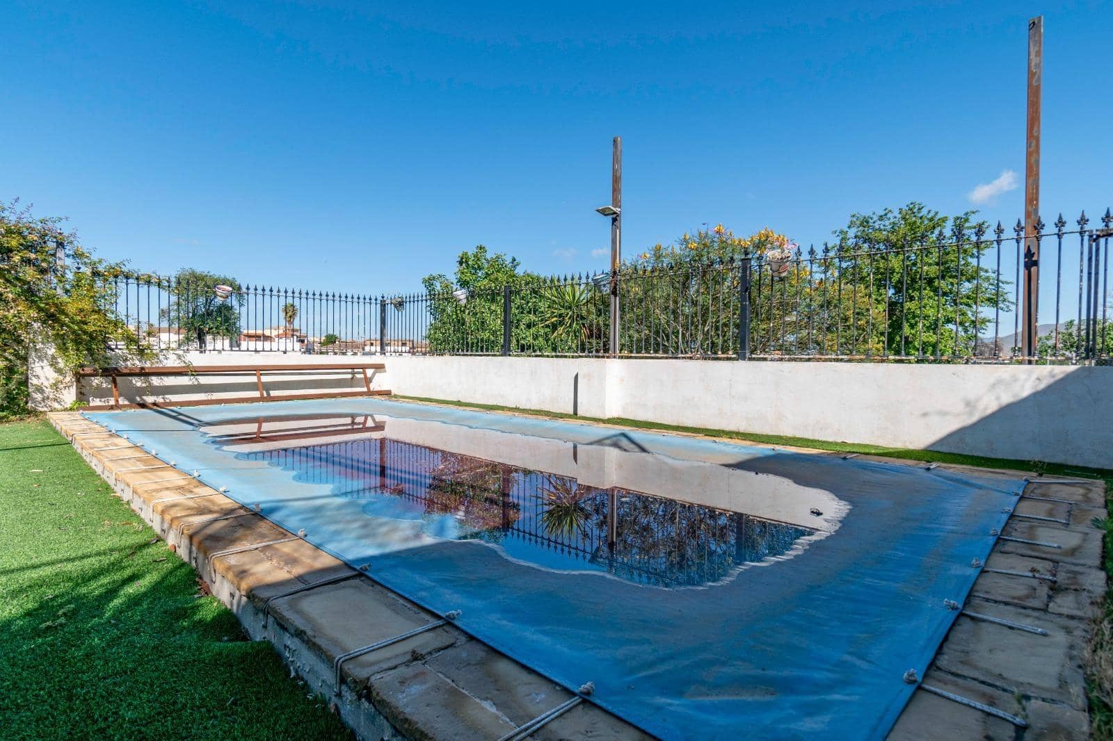 Chalet de 5 habitaciones en Vegas del Genil en venta con piscina - 350.000 € (Ref: 9814482)