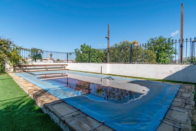 Chalet de 5 habitaciones en Vegas del Genil en venta con piscina - 350.000 € (Ref: 9814482)