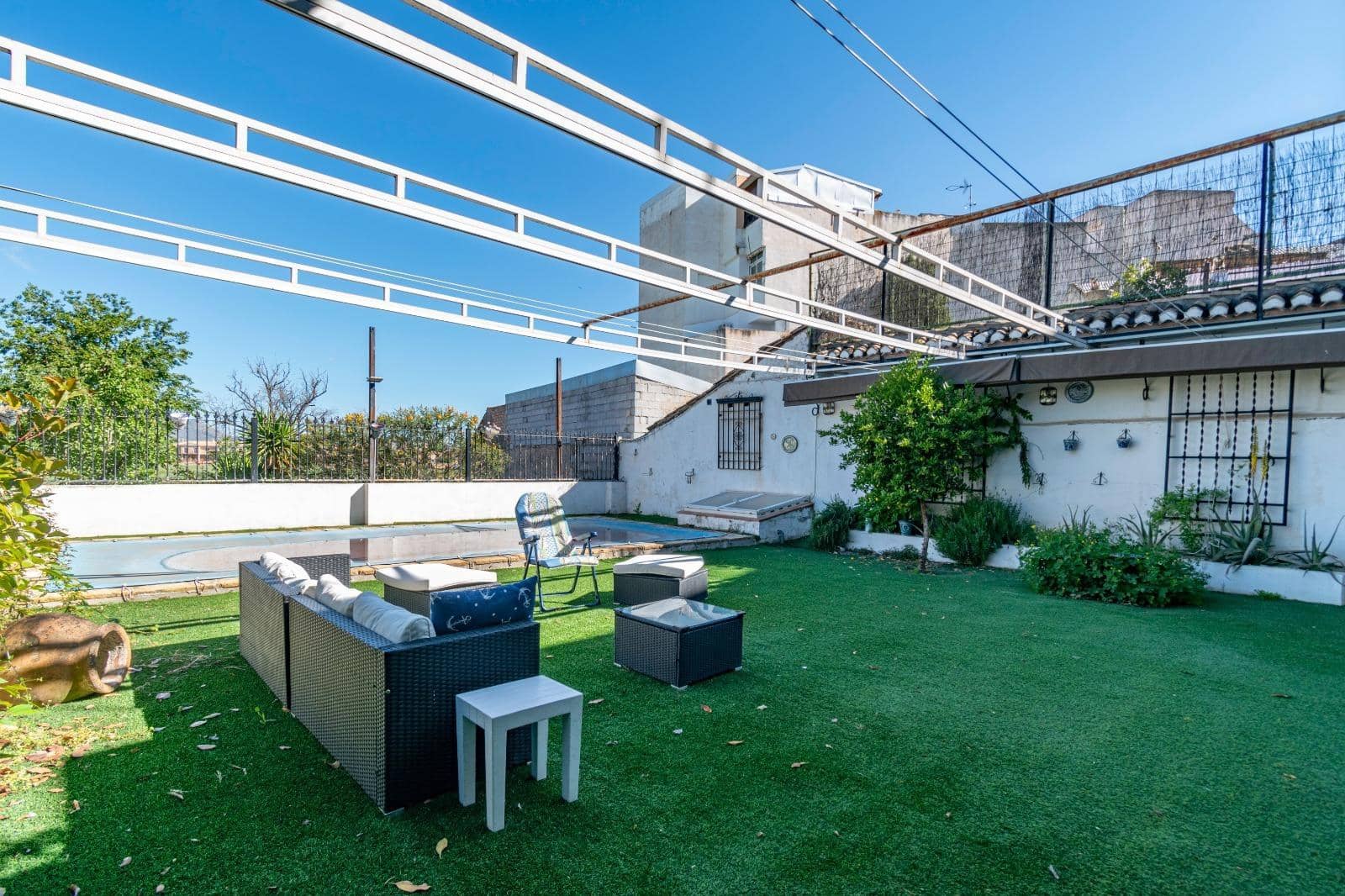 Chalet de 5 habitaciones en Vegas del Genil en venta con piscina - 350.000 € (Ref: 9814482)