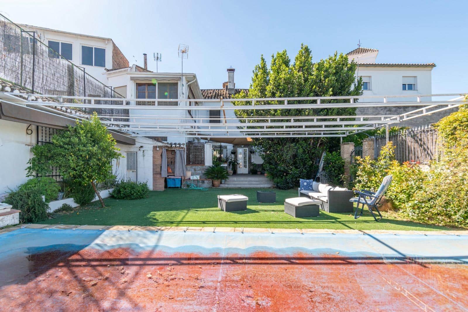 Chalet de 5 habitaciones en Vegas del Genil en venta con piscina - 350.000 € (Ref: 9814482)