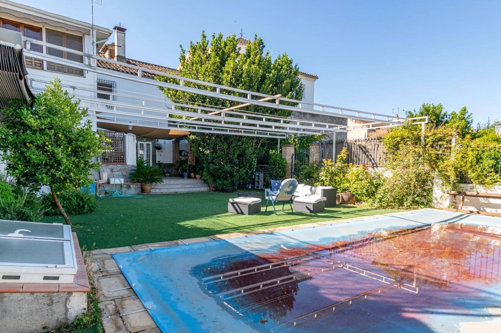 Chalet de 5 habitaciones en Vegas del Genil en venta con piscina - 350.000 € (Ref: 9814482)
