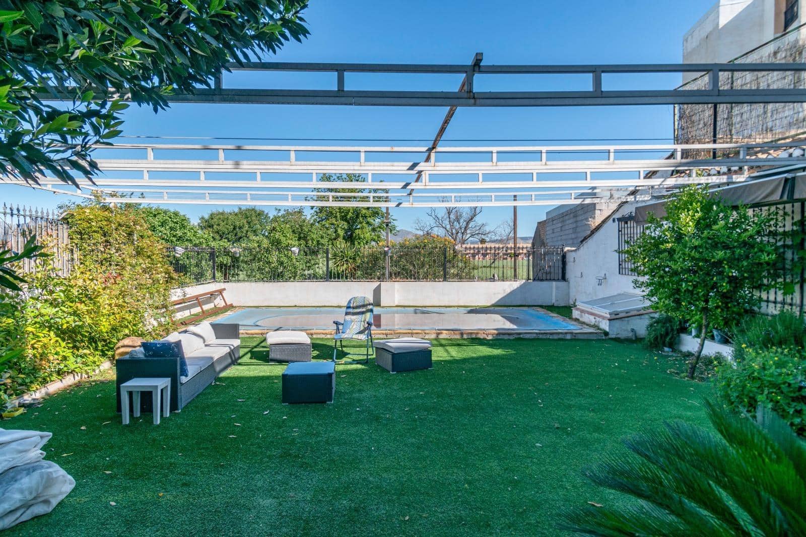 Chalet de 5 habitaciones en Vegas del Genil en venta con piscina - 350.000 € (Ref: 9814482)