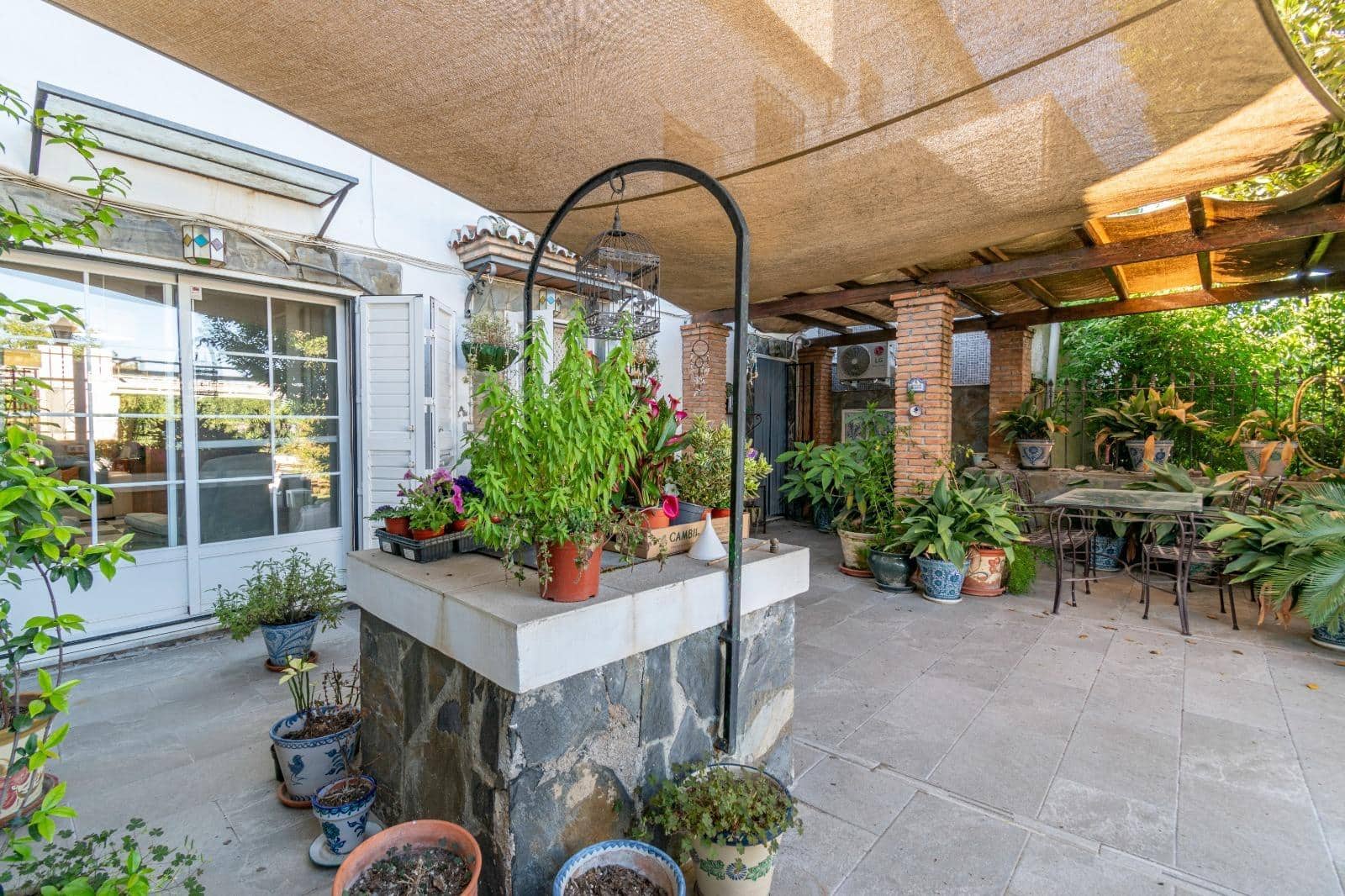Chalet de 5 habitaciones en Vegas del Genil en venta con piscina - 350.000 € (Ref: 9814482)