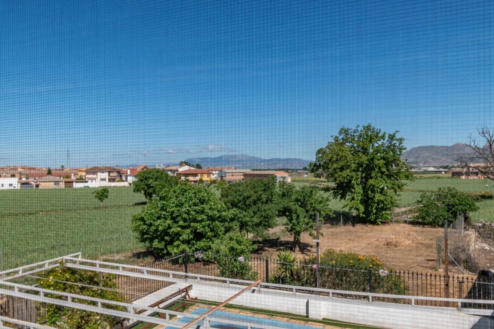Chalet de 5 habitaciones en Vegas del Genil en venta con piscina - 350.000 € (Ref: 9814482)