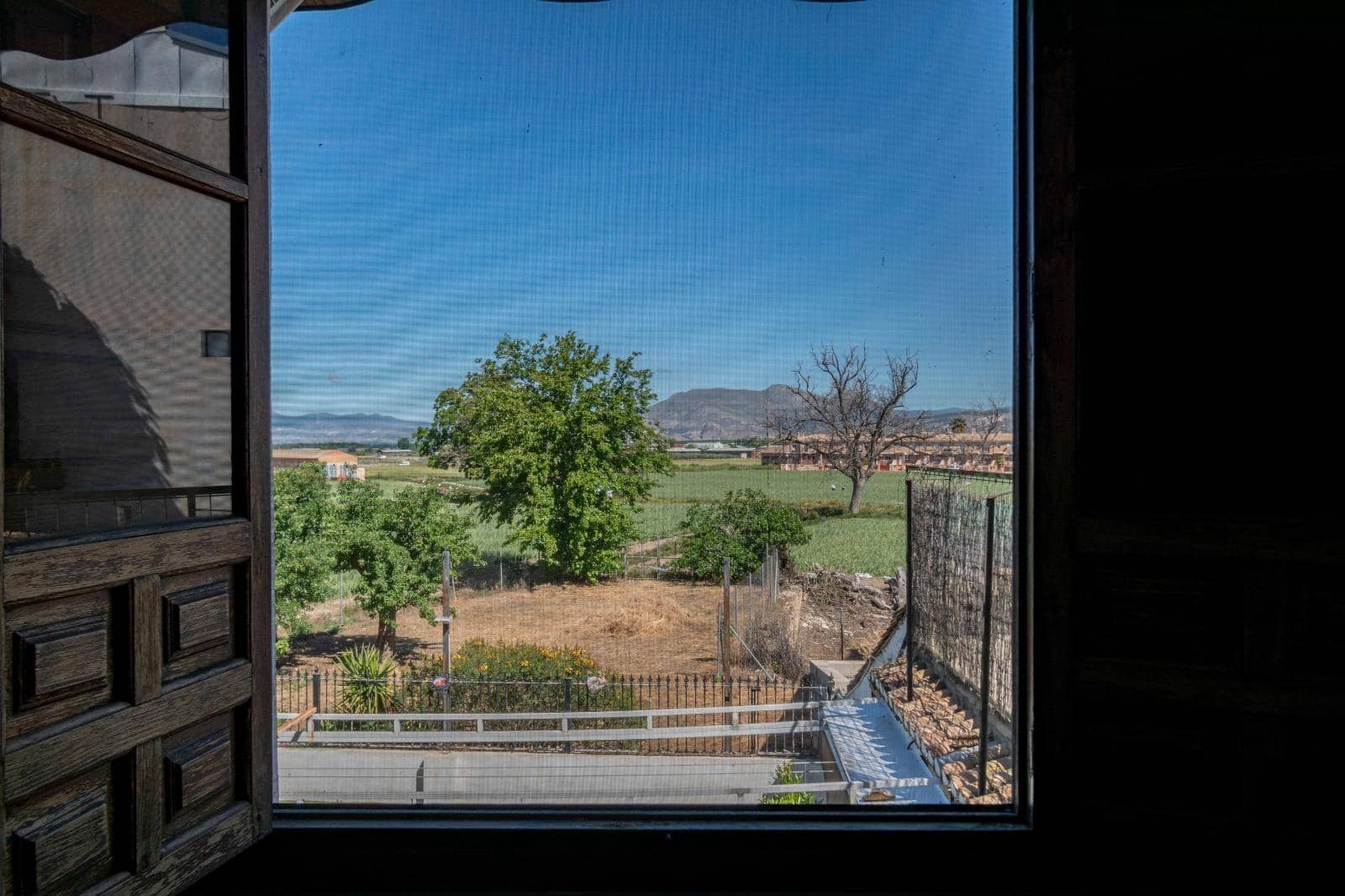 Chalet de 5 habitaciones en Vegas del Genil en venta con piscina - 350.000 € (Ref: 9814482)