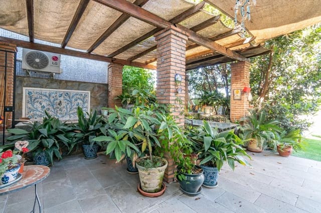 Chalet de 5 habitaciones en Vegas del Genil en venta con piscina - 350.000 € (Ref: 9814482)
