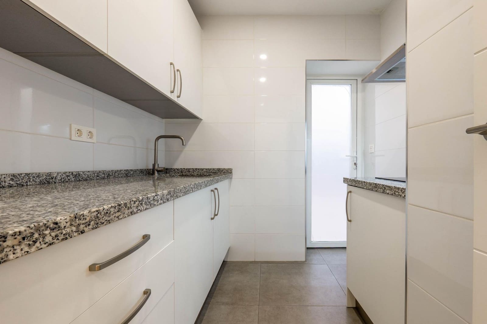 Piso de 3 habitaciones en Granada ciudad en venta - 260.000 € (Ref: 9814483)