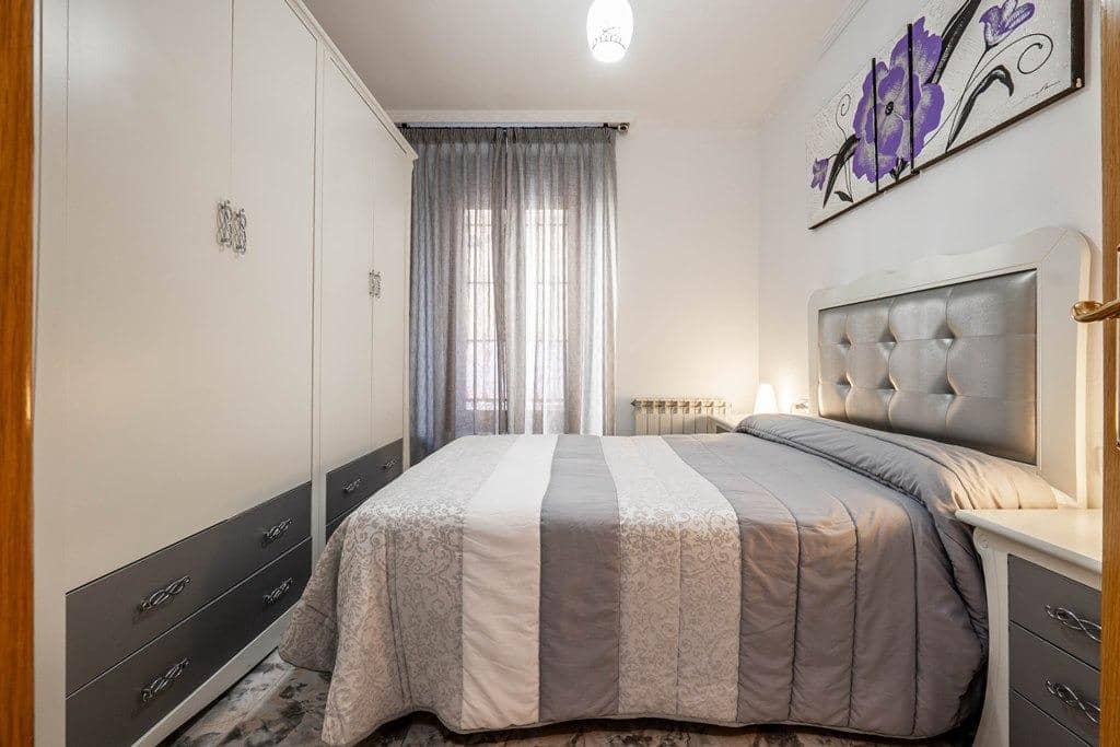Piso de 3 habitaciones en Granada ciudad en venta - 280.000 € (Ref: 9814484)