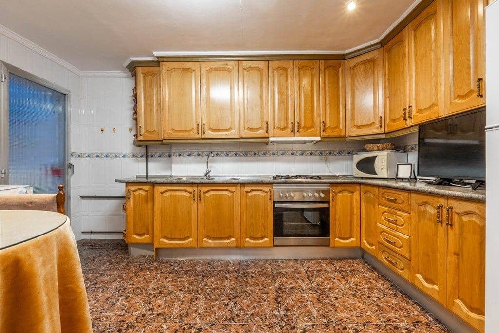 Piso de 3 habitaciones en Granada ciudad en venta - 280.000 € (Ref: 9814484)