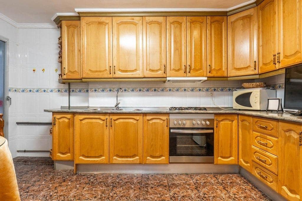 Piso de 3 habitaciones en Granada ciudad en venta - 280.000 € (Ref: 9814484)