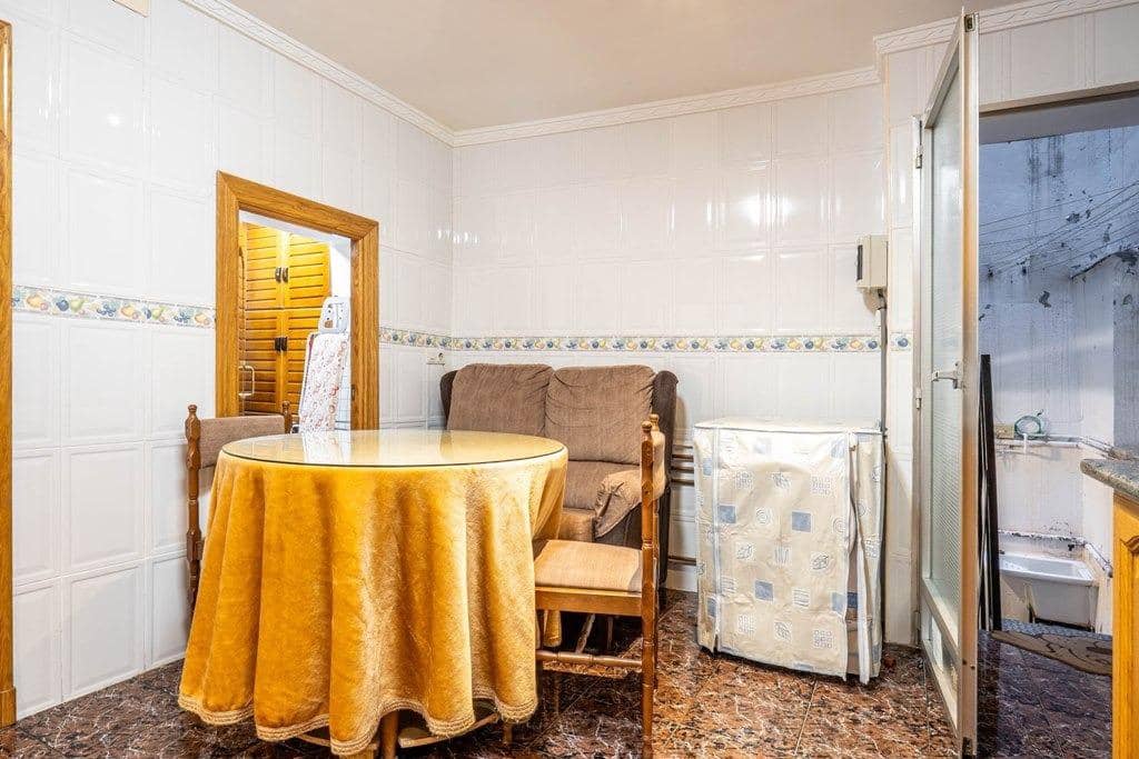 Piso de 3 habitaciones en Granada ciudad en venta - 280.000 € (Ref: 9814484)