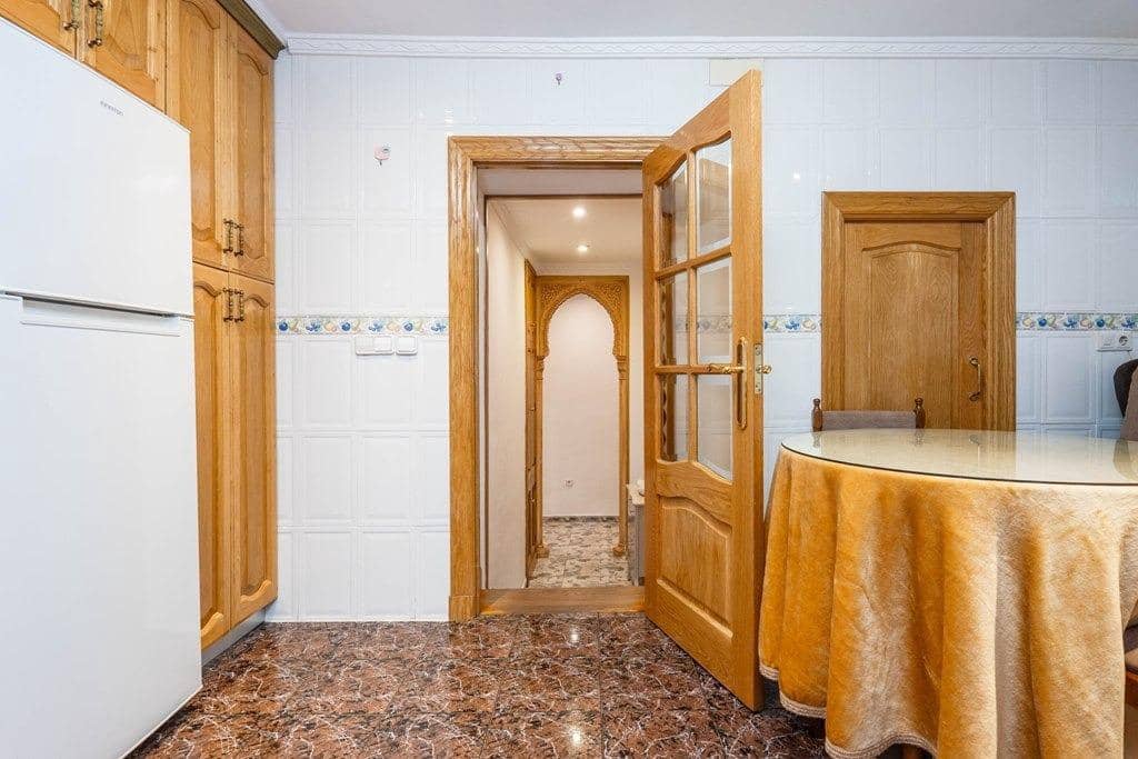 Piso de 3 habitaciones en Granada ciudad en venta - 280.000 € (Ref: 9814484)