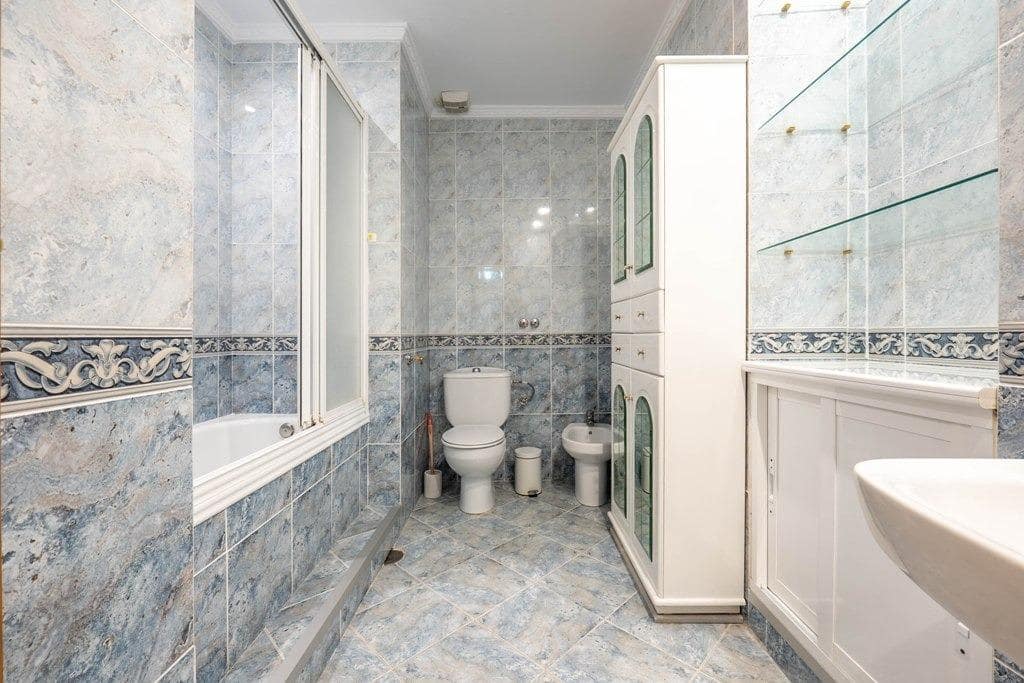 Piso de 3 habitaciones en Granada ciudad en venta - 280.000 € (Ref: 9814484)