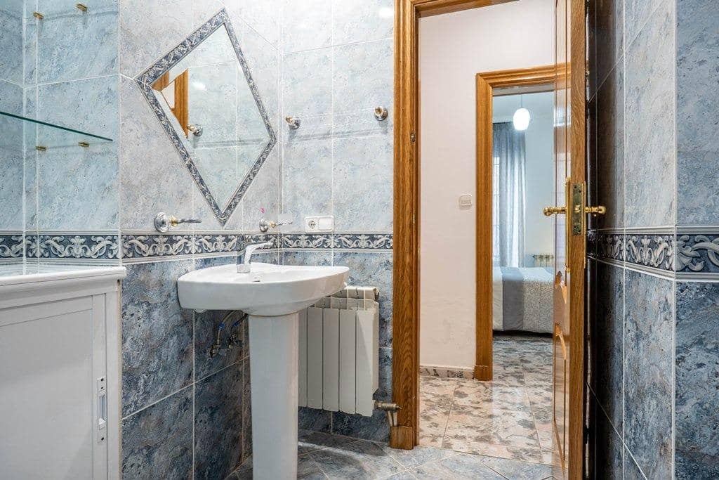 Piso de 3 habitaciones en Granada ciudad en venta - 280.000 € (Ref: 9814484)