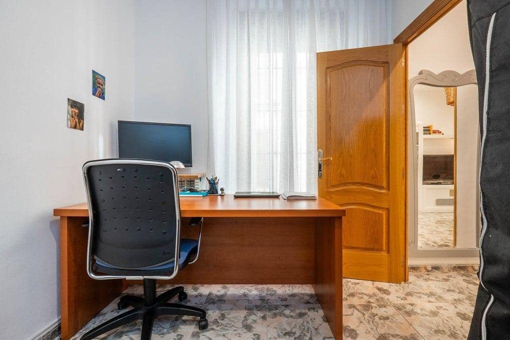 Piso de 3 habitaciones en Granada ciudad en venta - 280.000 € (Ref: 9814484)