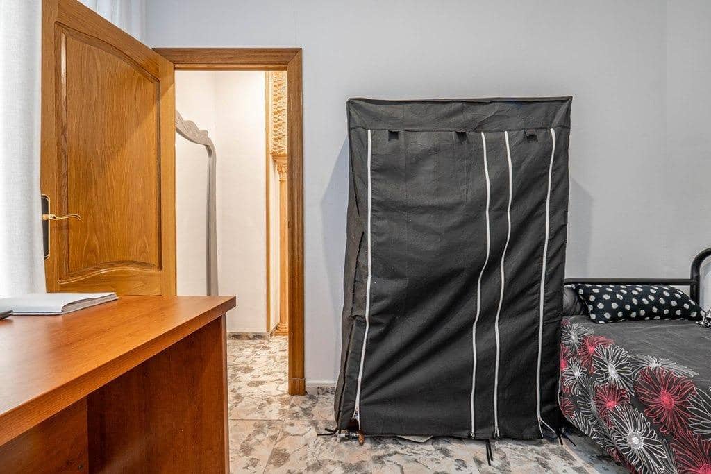 Piso de 3 habitaciones en Granada ciudad en venta - 280.000 € (Ref: 9814484)