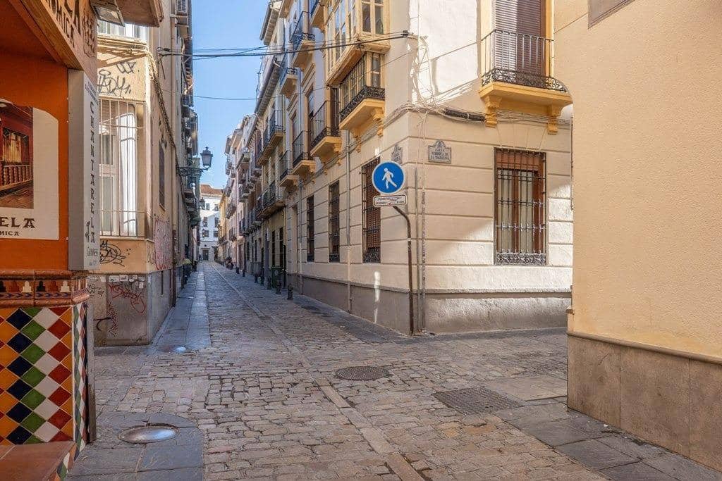 Piso de 3 habitaciones en Granada ciudad en venta - 280.000 € (Ref: 9814484)