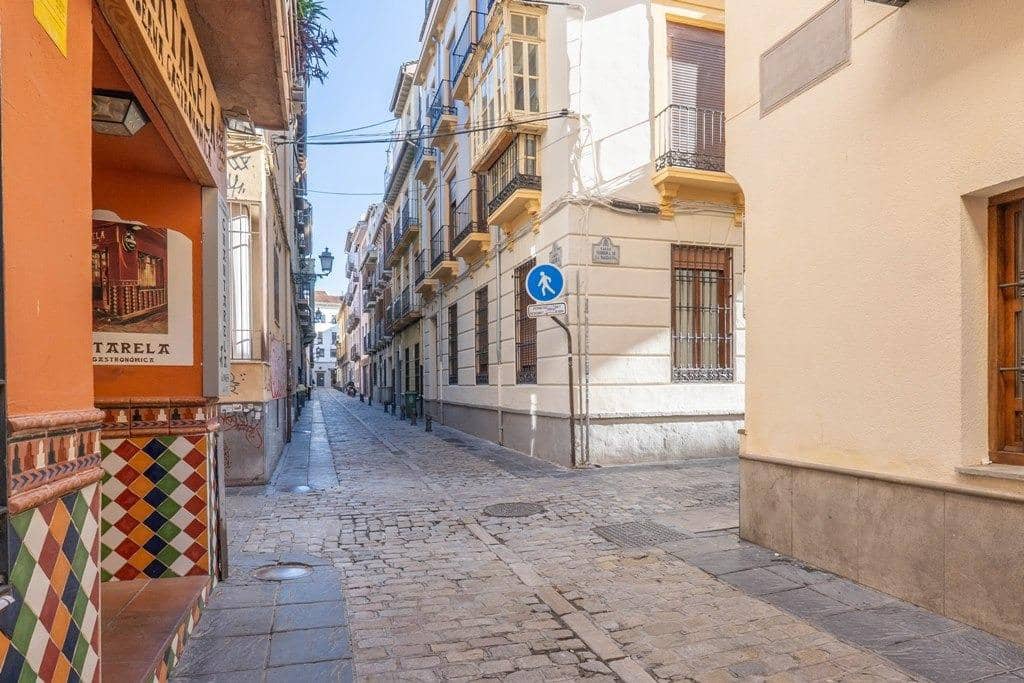 Piso de 3 habitaciones en Granada ciudad en venta - 280.000 € (Ref: 9814484)