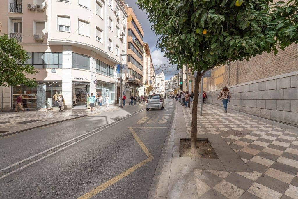 Piso de 3 habitaciones en Granada ciudad en venta - 280.000 € (Ref: 9814484)