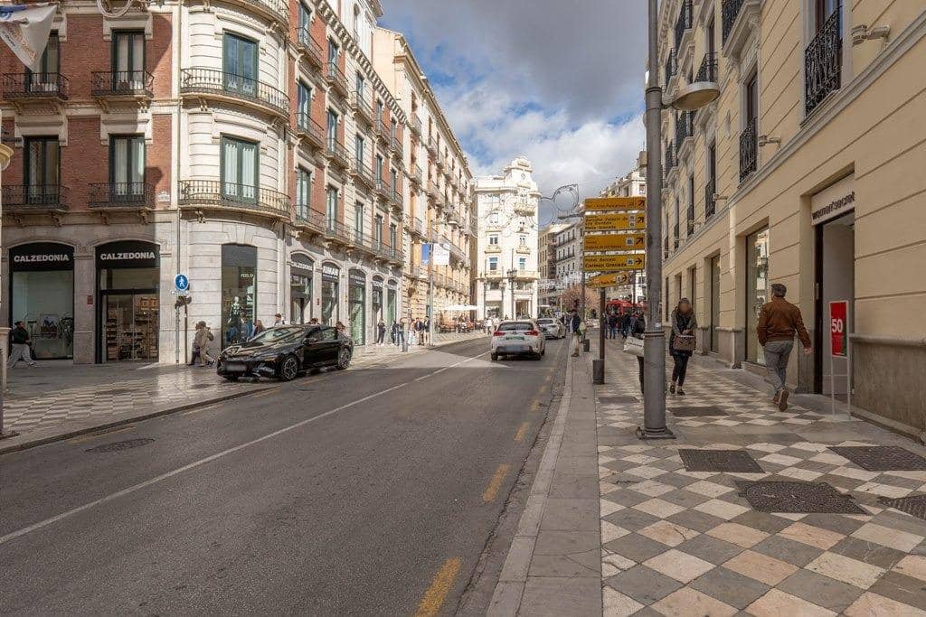Piso de 3 habitaciones en Granada ciudad en venta - 280.000 € (Ref: 9814484)