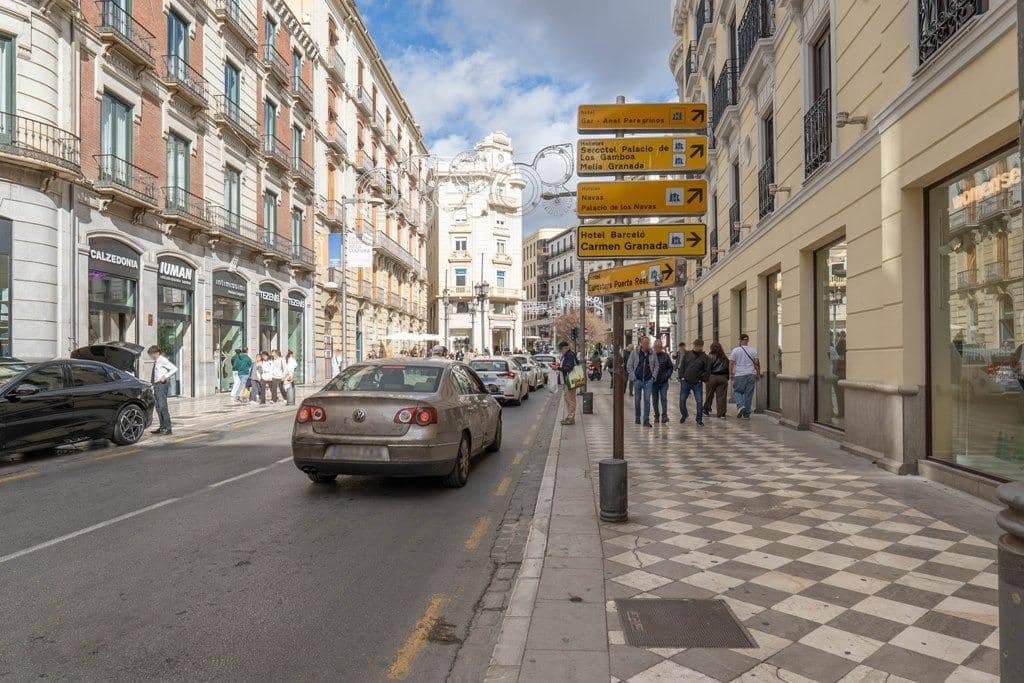 Piso de 3 habitaciones en Granada ciudad en venta - 280.000 € (Ref: 9814484)